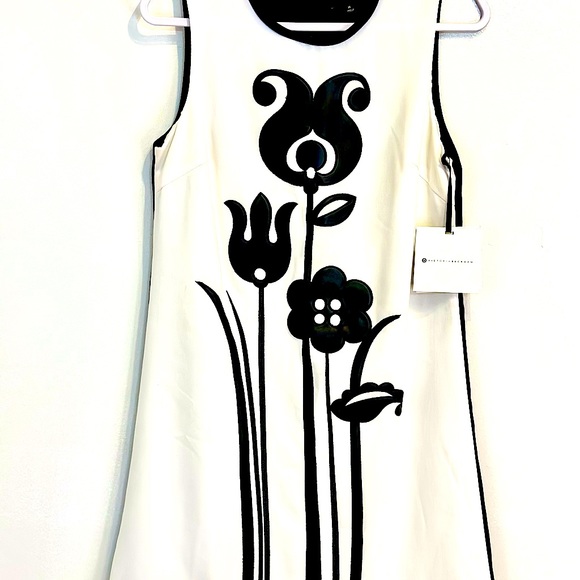 Victoria Beckham unique dress. With beautiful flower leather applications. - Picture 10 of 16